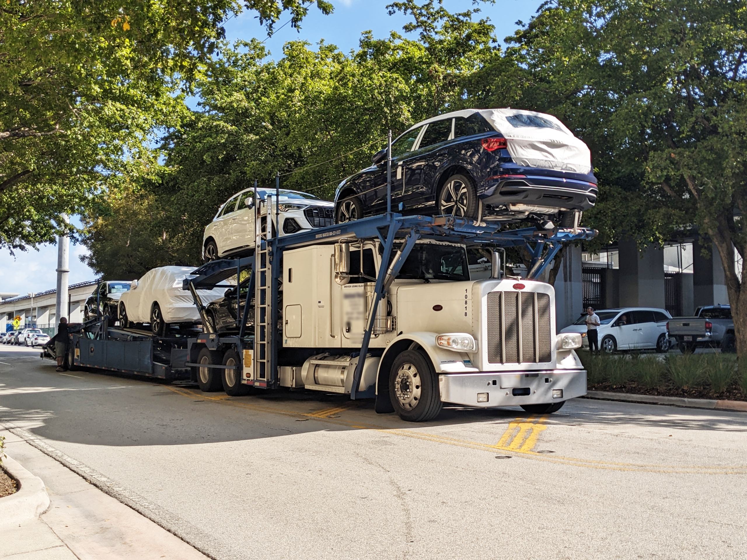 Door to Door Auto Transport vs. Terminal-to-Terminal: Pros and Cons